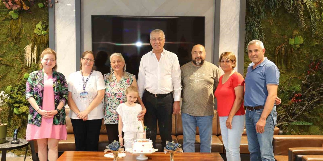 Belediye Faaliyetlerine Gönüllü Olarak Katılan Mina’ya Doğum Günü Sürprizi