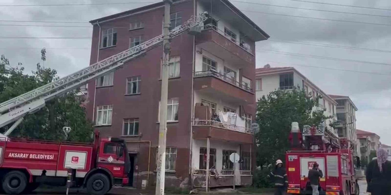 Evini Yakan Kadını İtfaiye Ekipleri Kurtardı