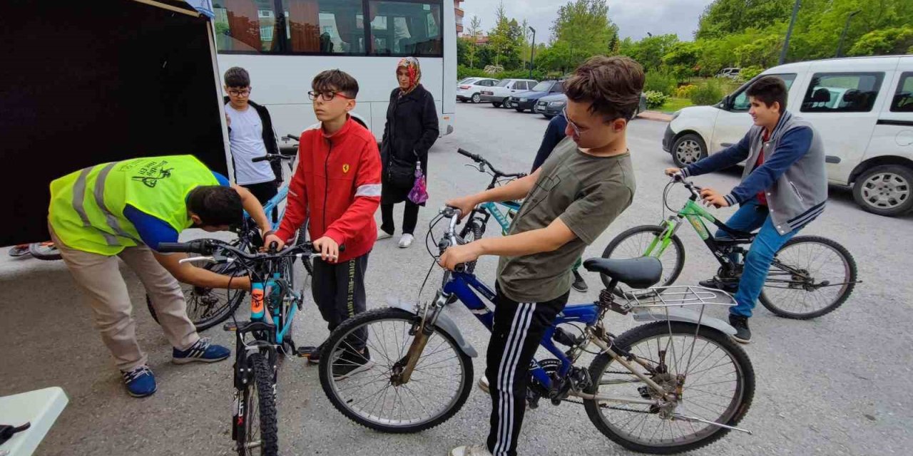 Bisiklet Tamir Çadırları Konyalıların Hizmetinde