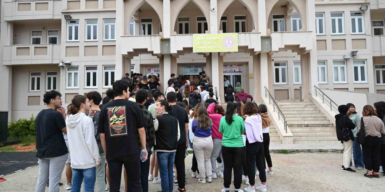 Öğrenciler Üniversite Deneme Sınavında Ter Döktü