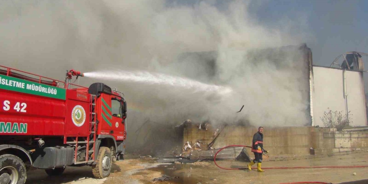 Bir Kıvılcım, 30 Kişinin Çalıştığı Fabrikayı Küle Çevirdi