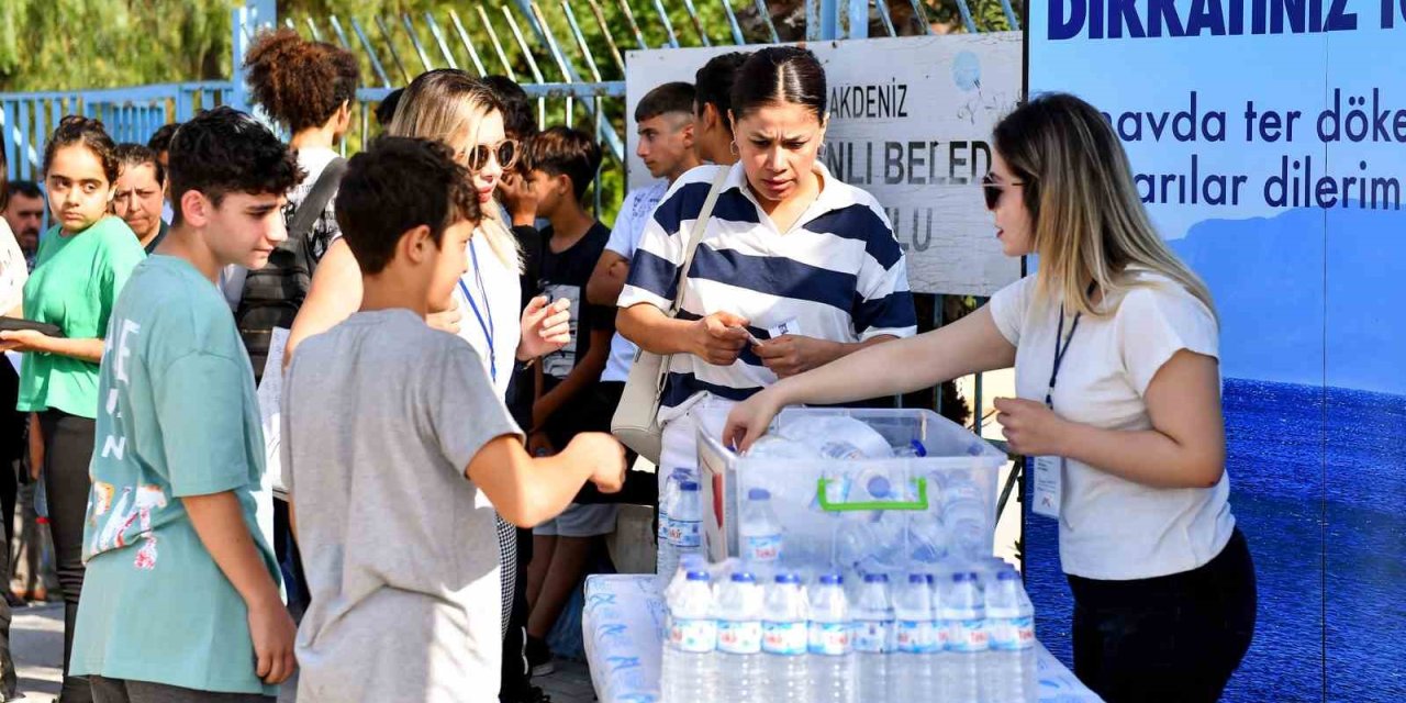 Mersin Büyükşehir Belediyesi Lgs’ye Giren Öğrencilerin Heyecanına Ortak Oldu