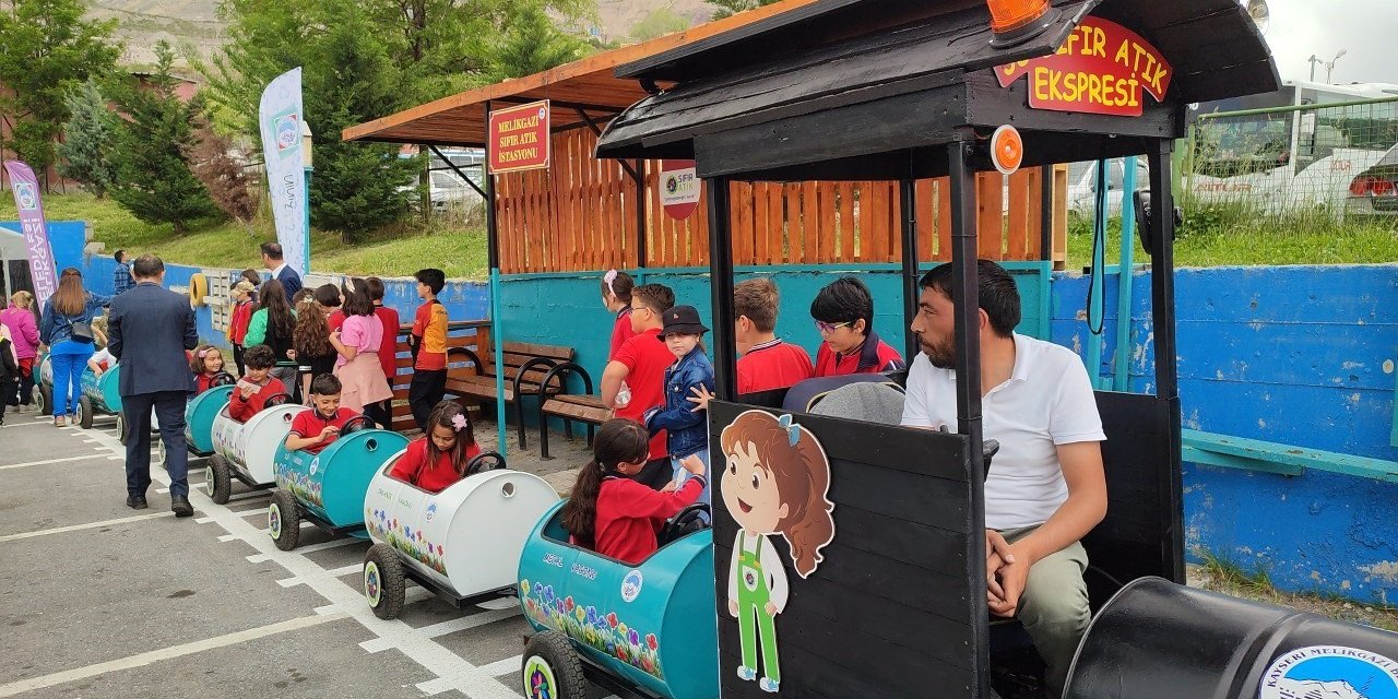 Sıfır Atık Treni İle Çocuklar Melikgazi’de Hem Eğleniyor Hem Öğreniyor