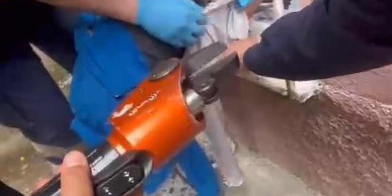Kafası Demir Korkuluklara Sıkışan Çocuk Kurtarıldı