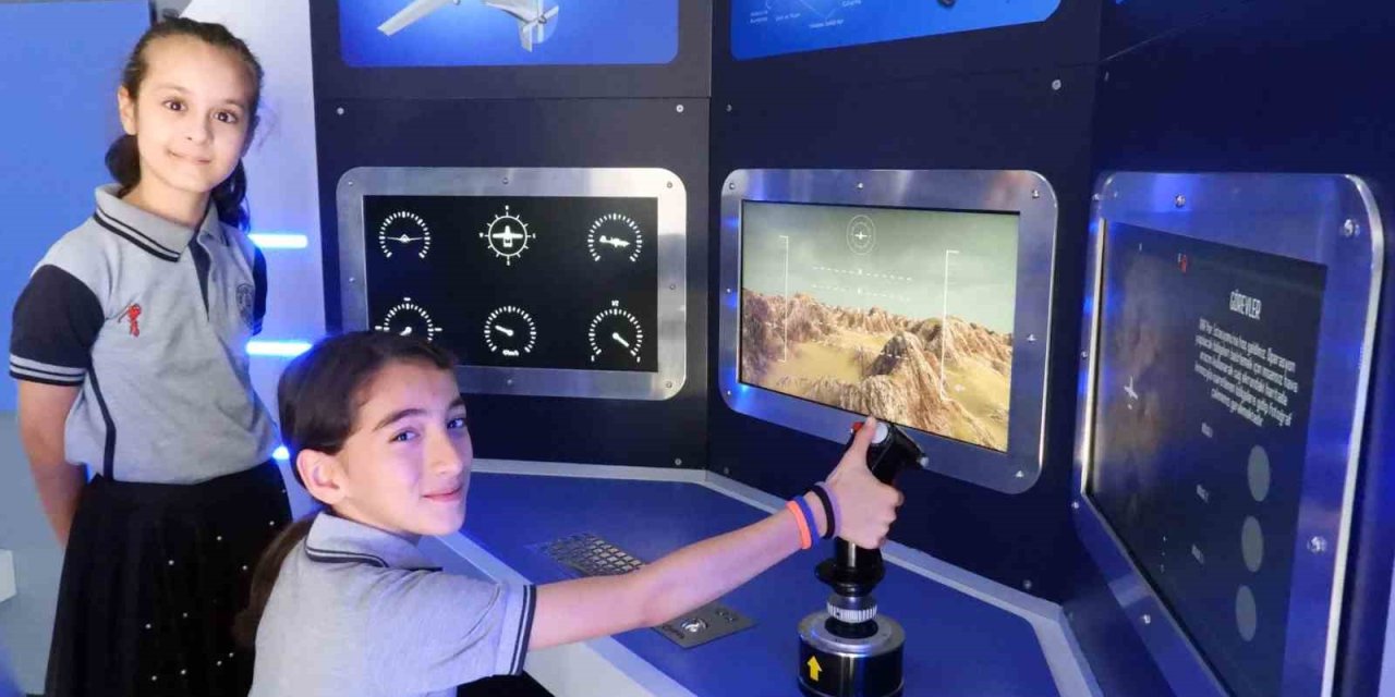 Kepez’in Mobil Bilim Tırı Okullarda