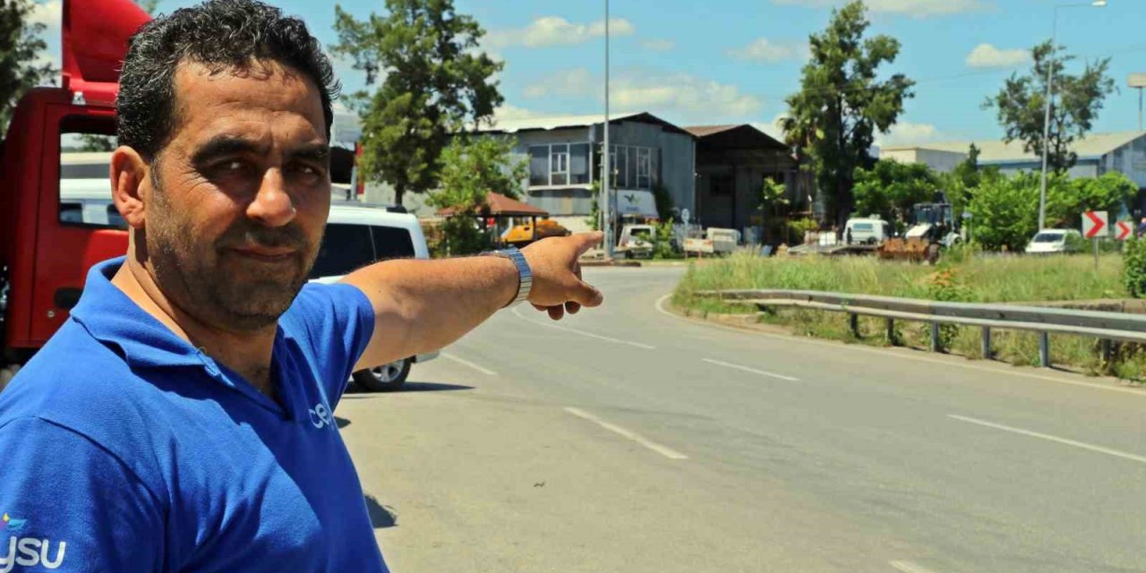 Akü Değiştirken Bir Anda Yola Savruldular, O Anlar Kamerada