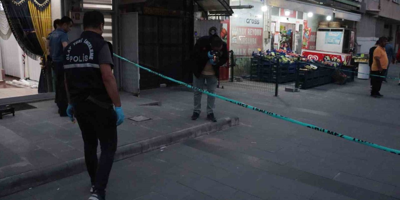 Kavgayı Ayırmaya Çalışan Esnaf Vuruldu