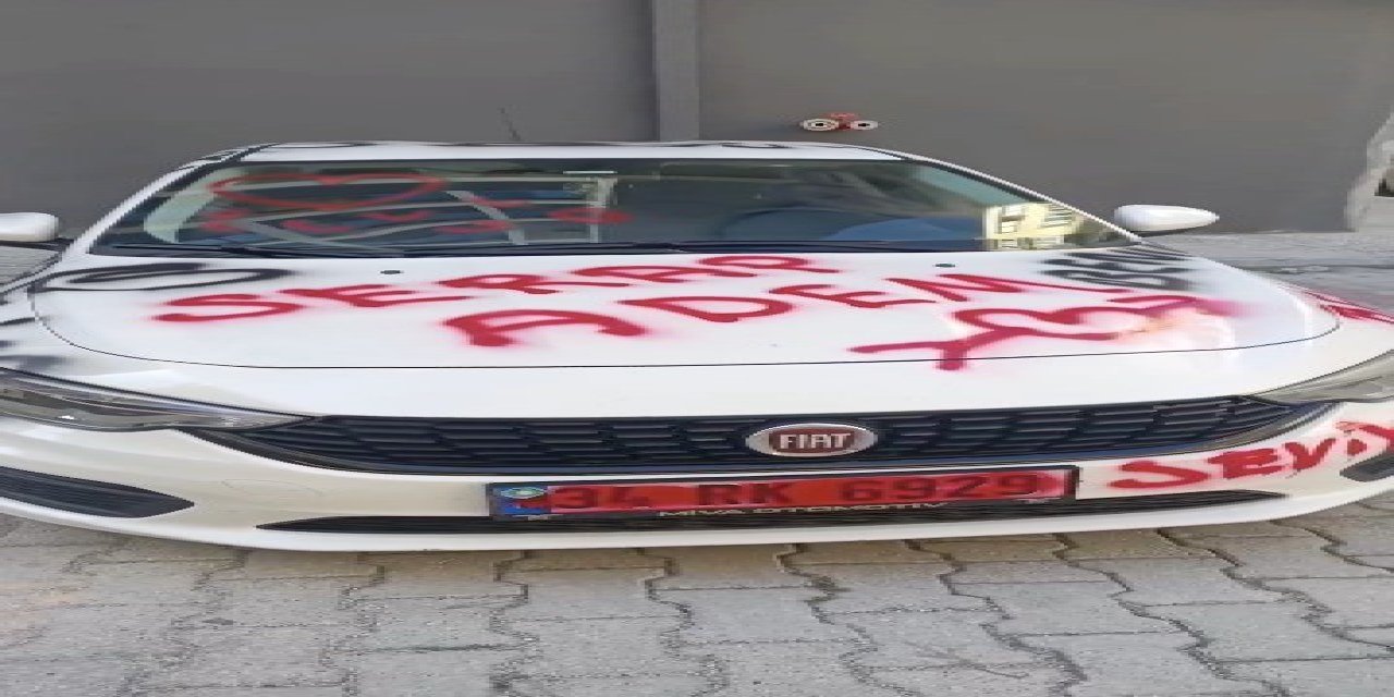 Saplantılı Aşık Otomobili Aşk Duvarına Çevirdi, Lastiklerini Patlatıp Pert Etti