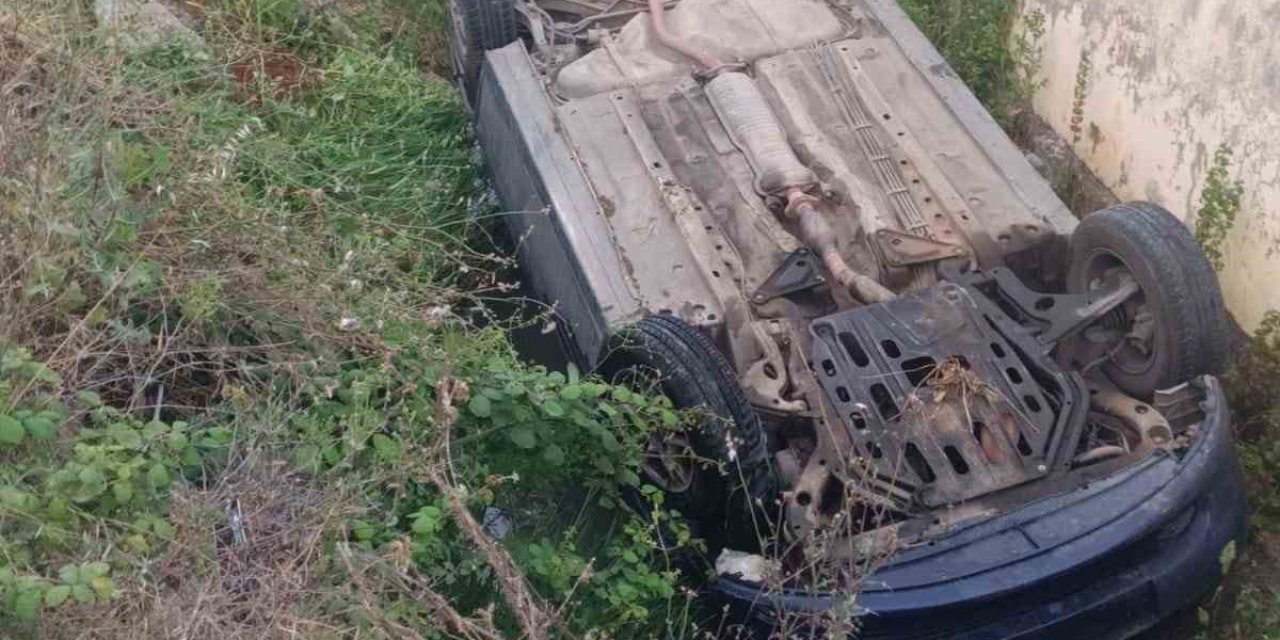 Minibüs İle Otomobil Çarpıştı: 3 Yaralı