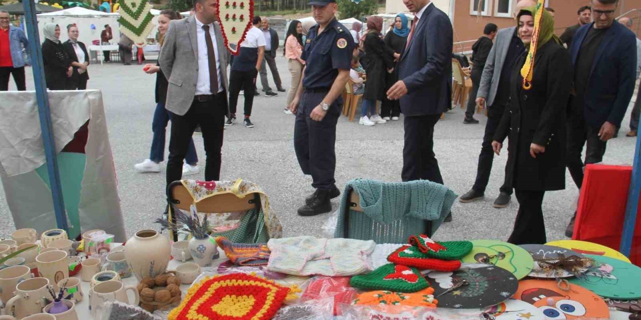 Beyşehir’de Özel Öğrenciler El Emeklerini Sergiledi