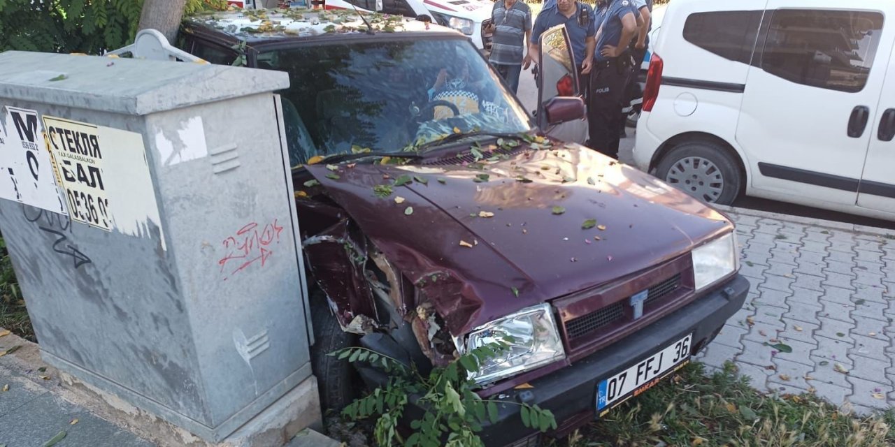 Otomobil Önce Kaldırılma Ardından Ağaca Çarptı: 1 Yaralı