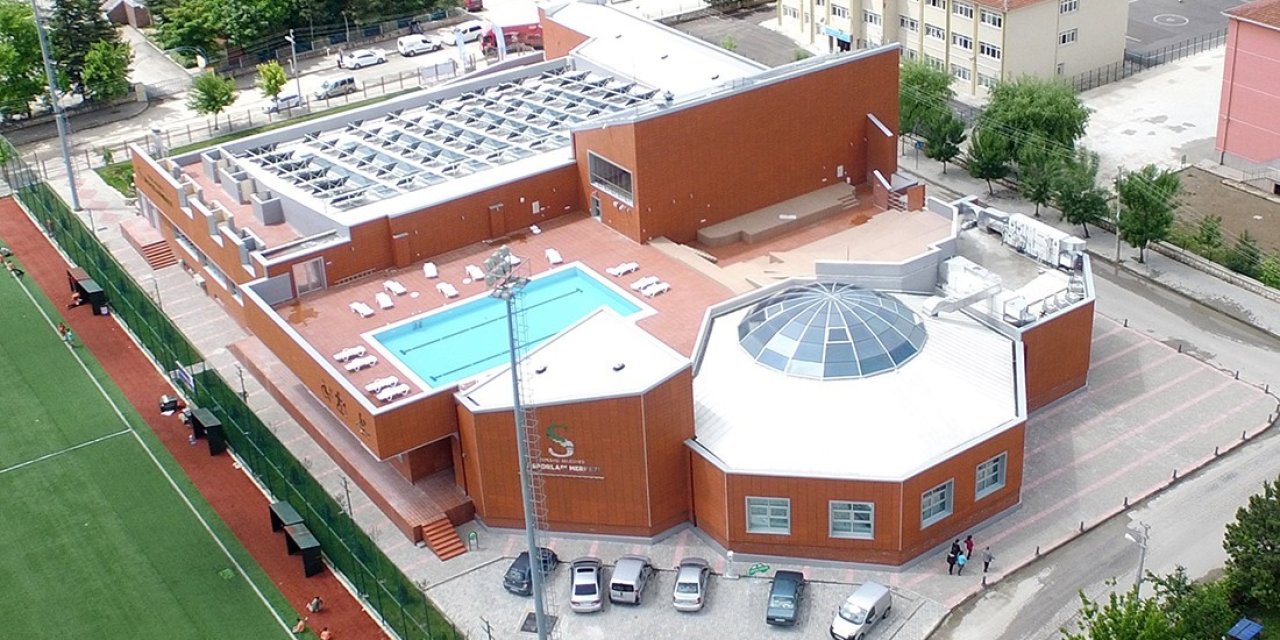 Tepebaşı’nda Açık Havuz Keyfi Başladı