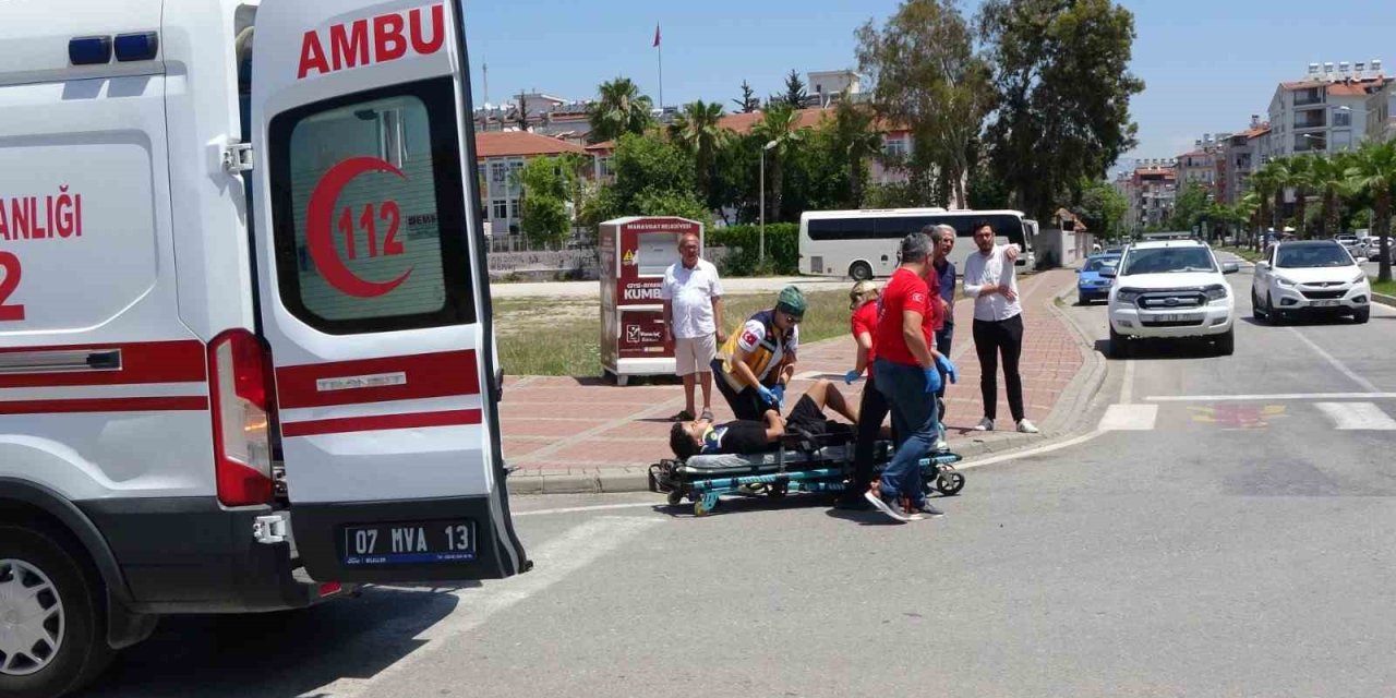 Manavgat’ta Otomobil İle Motosiklet Çarpıştı: 1 Yaralı
