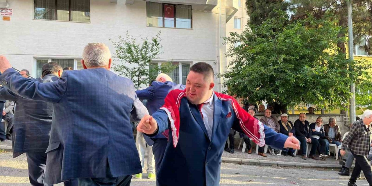 Down Sendromlu Emre Ve Vefat Eden Annesinin Hayali Gerçek Oldu