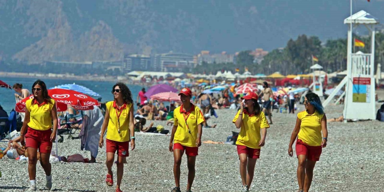 Onları Gören Erkekler Boğulma Numarası Yapıyor