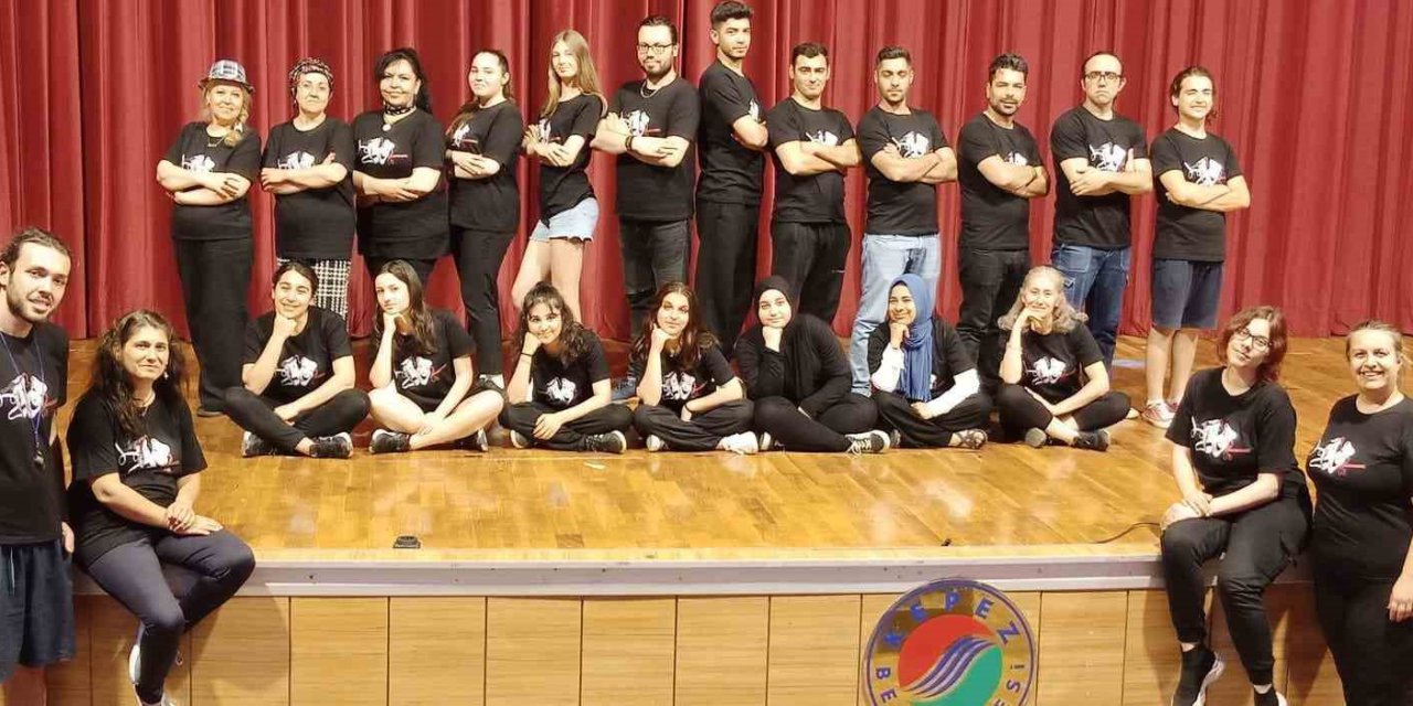 Kbt Atölyesi Kursiyerlerinden Tiyatro Gösterisi