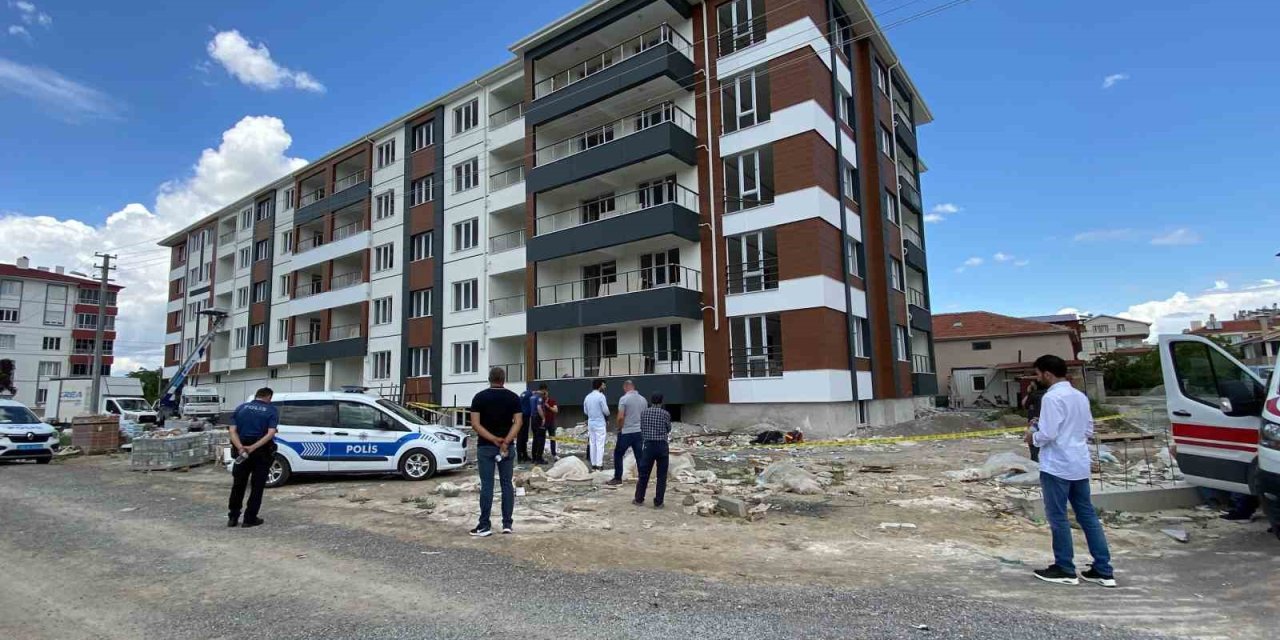 İnşaatın 4. Katından Düşen Bekçi Hayatını Kaybetti