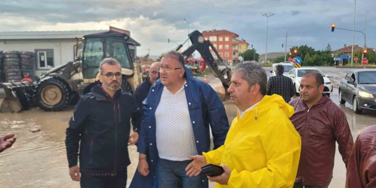 Kayseri’de Sağanak Sele Dönüştü, Bazı İş Ve Evleri Su Bastı