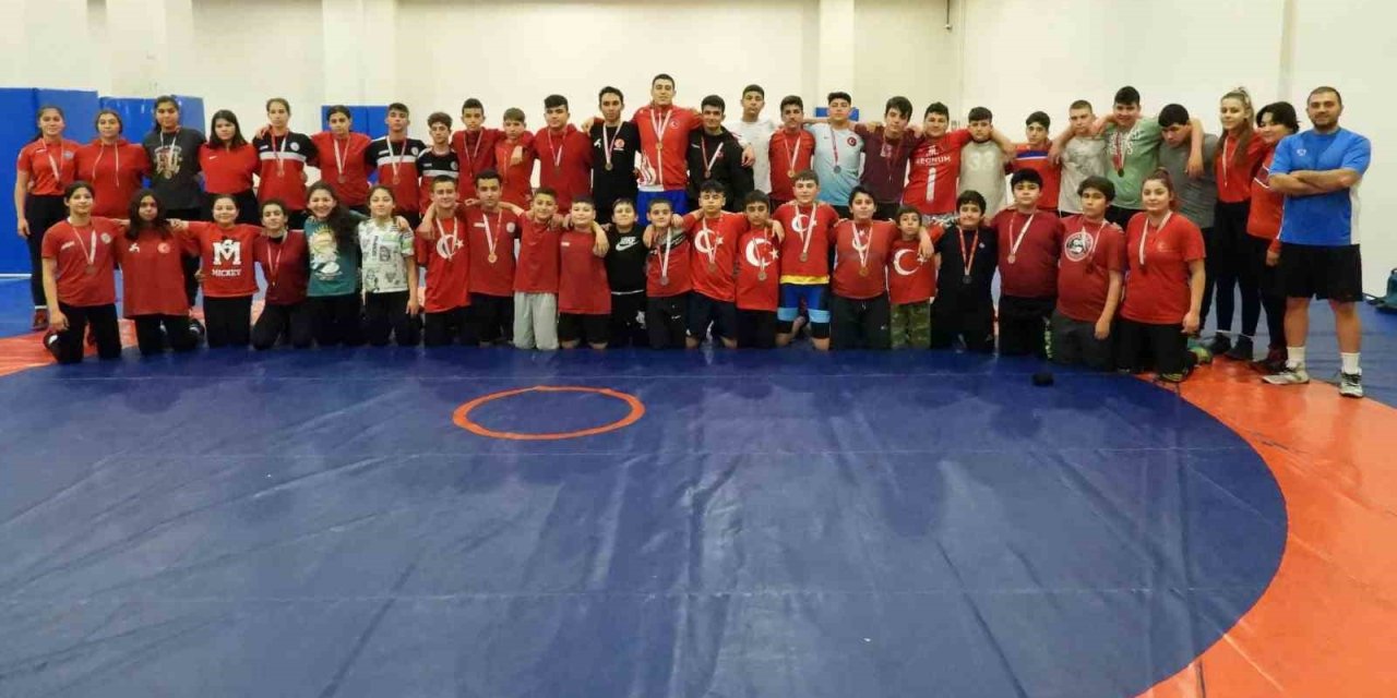 Kepez’in Güreşçilerinden 6 Altın Madalya