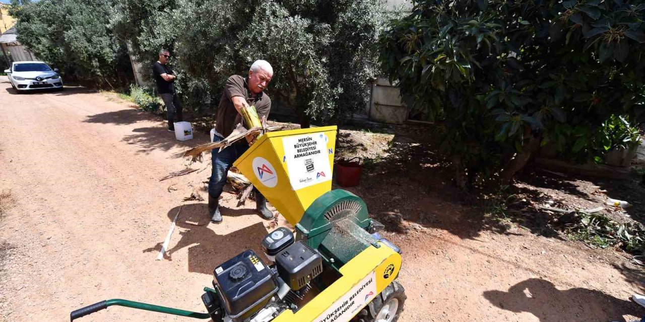 Mersin’de Muz Üreticisine Dal Parçalama Makinesi Desteği