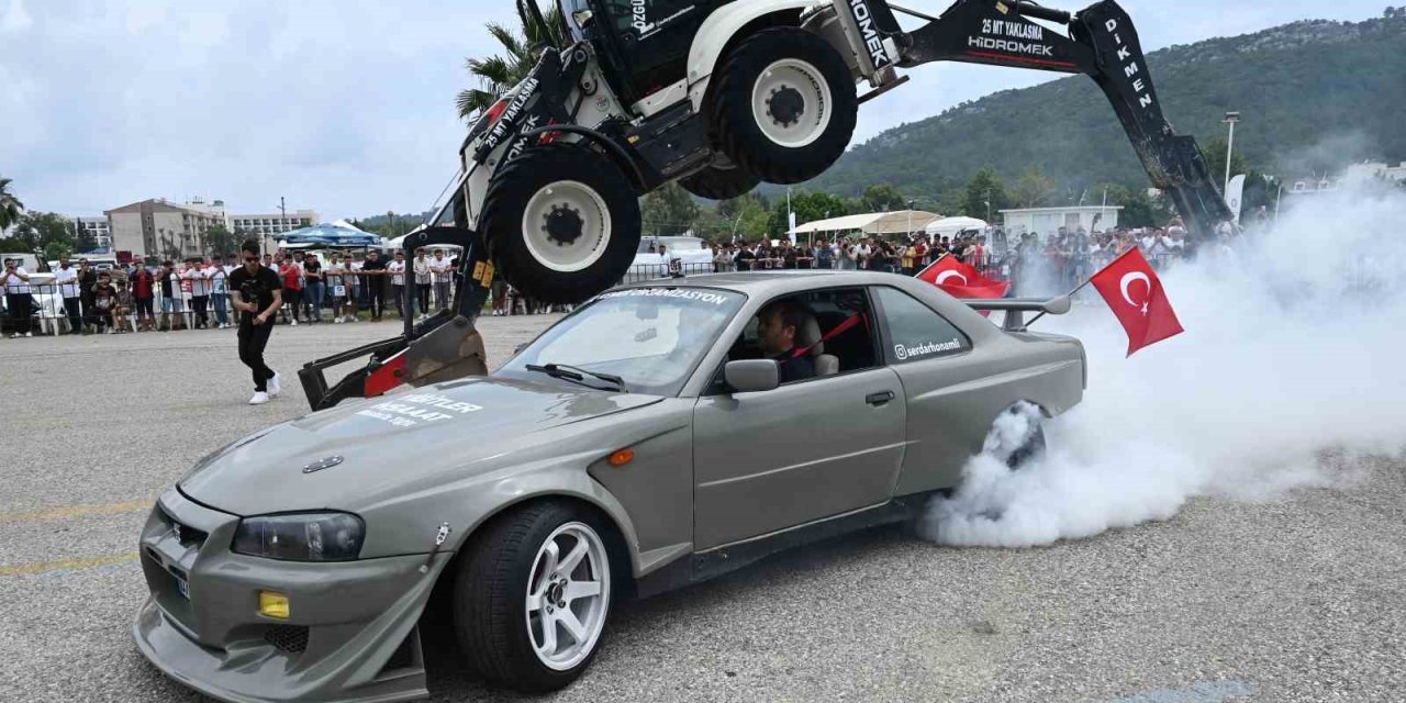 “kemer Otomobil Festivali” Renkli Görüntülere Sahne Oldu