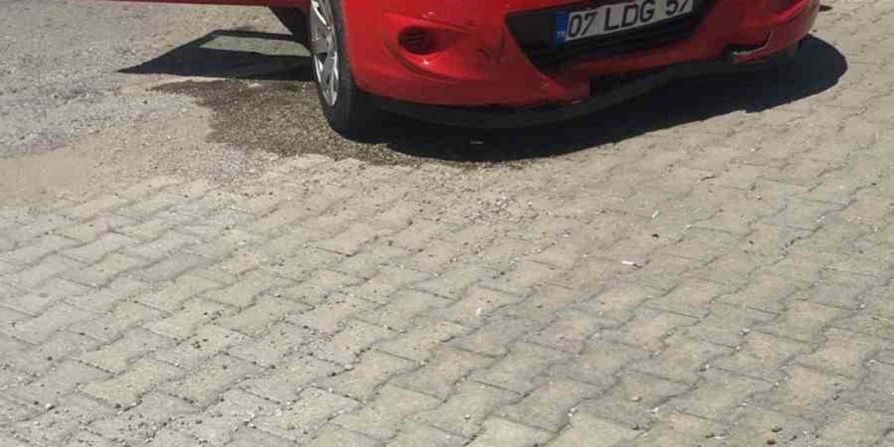 Antalya’da Otomobiller Çarpıştı: 2 Yaralı