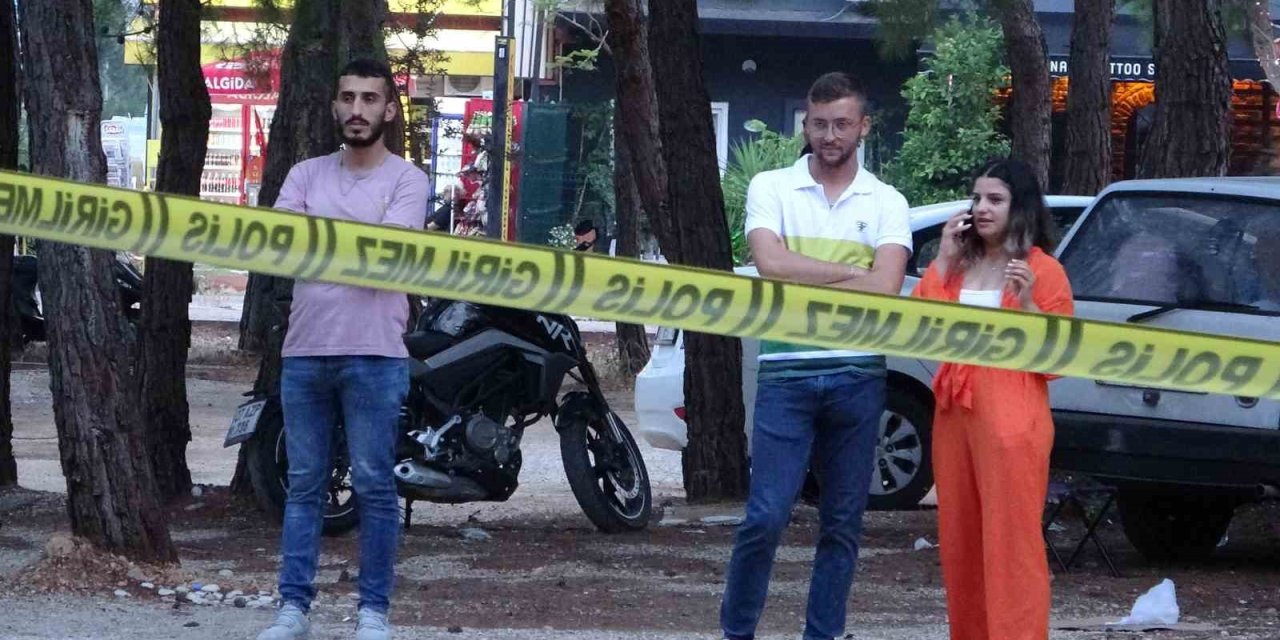 Park Halinde Otomobilde Cansız Bedeni Bulundu