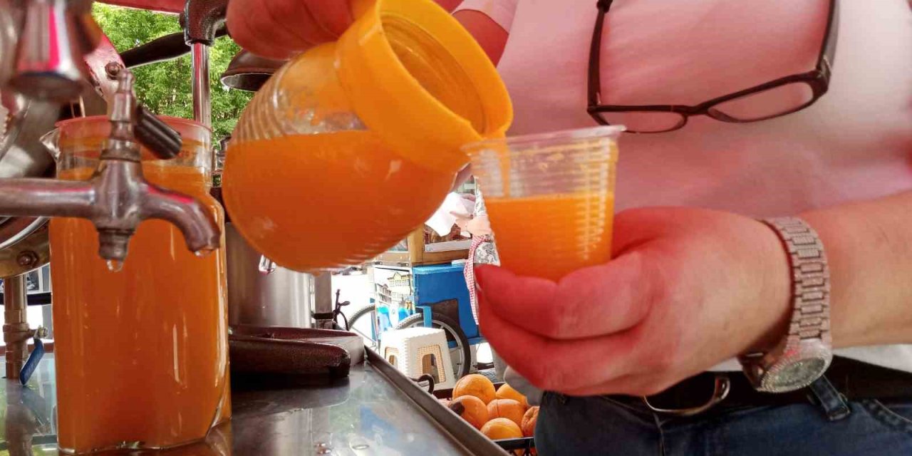 Yaz Mevsiminin Yaklaşmasıyla Limonatacıların İşleri Açıldı