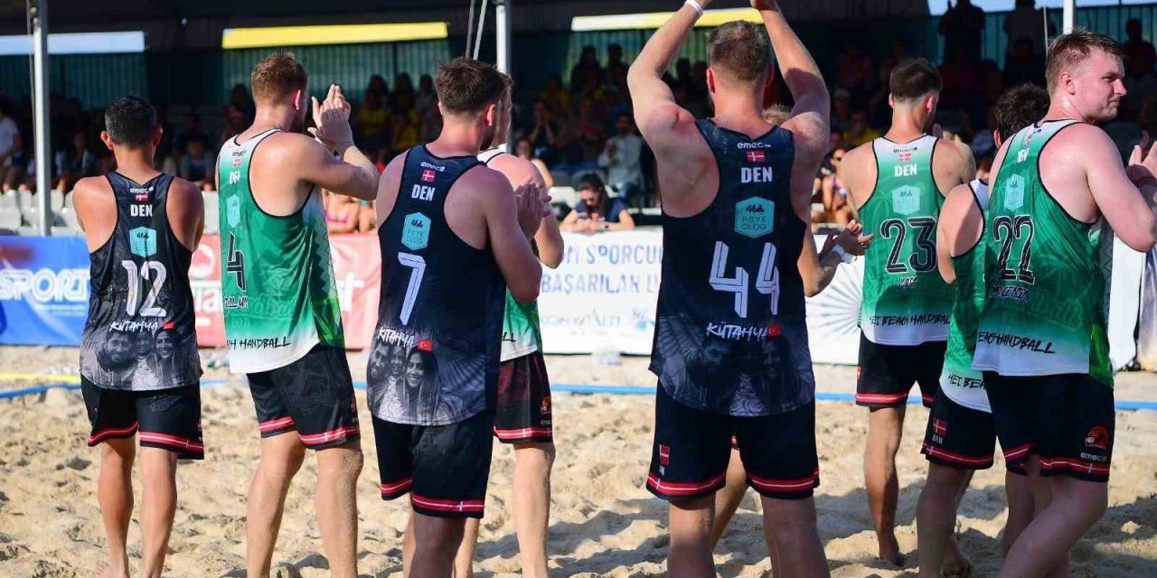 Plaj Hentbolunda Duygulandıran Görüntü