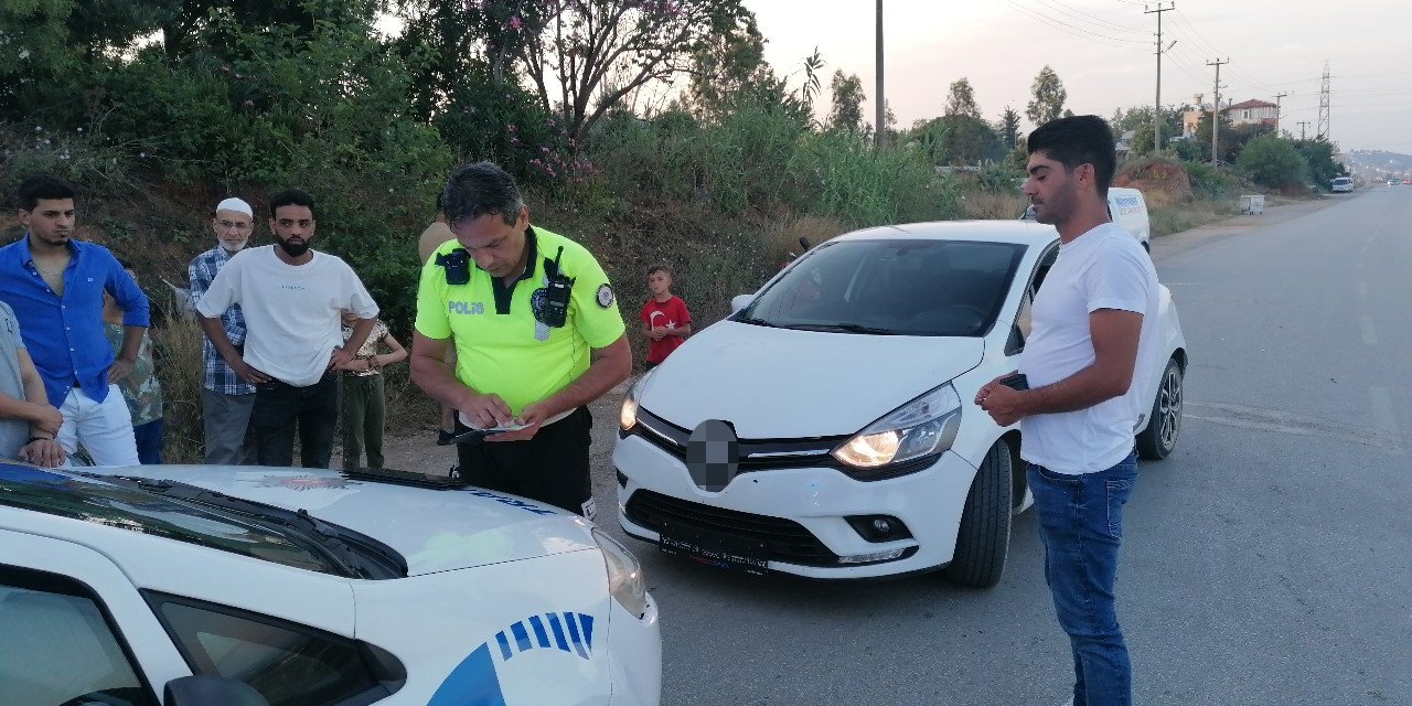 Plakasız Otomobille Kaza Merakı Pahalıya Patladı, 6 Bin 800 Tl Ceza Yazıldı
