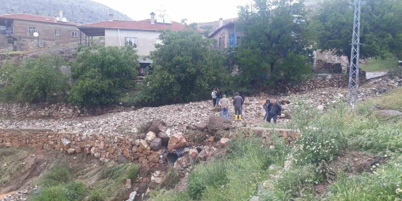 Sağanak Yağış Kayseri’de Sele Neden Oldu
