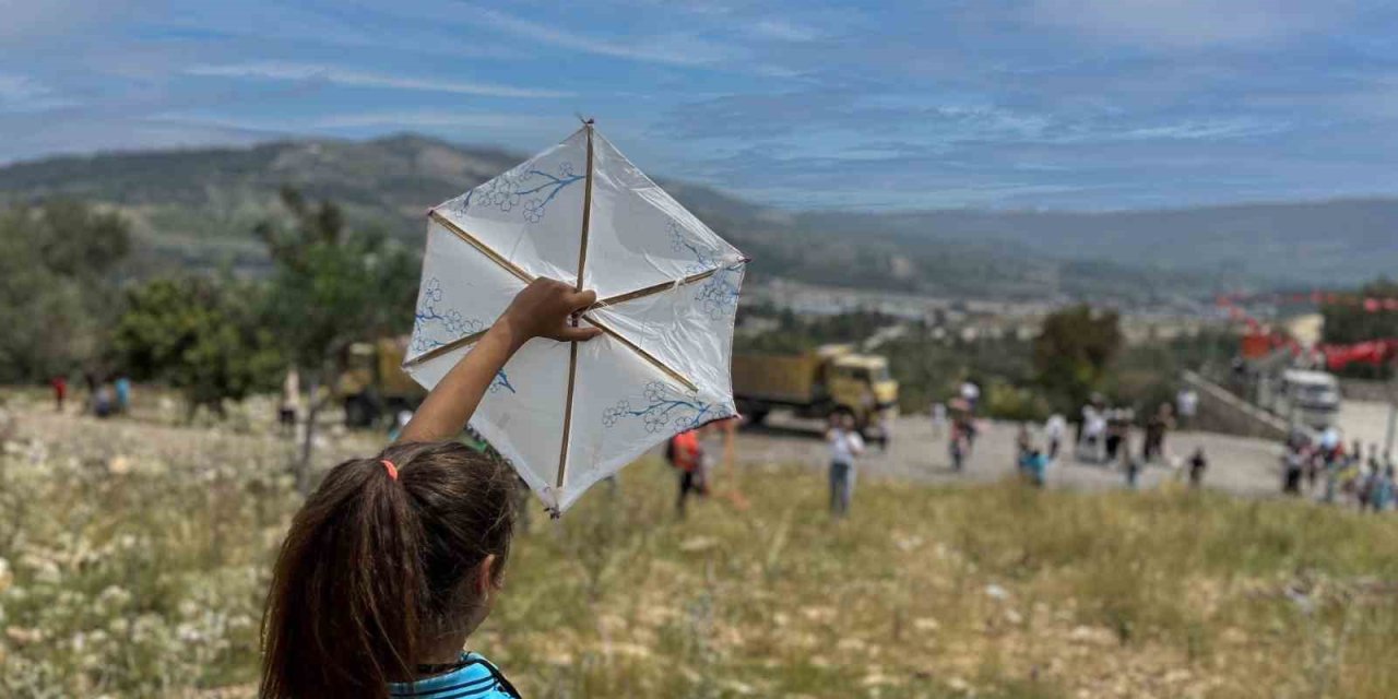 Uçurtma Şenliği İle Çevrenin Önemine Dikkat Çekildi