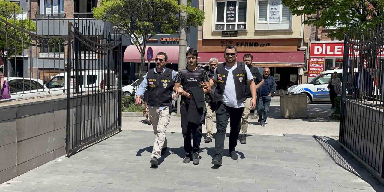 24 Yaşındaki Gencin Bıçaklanarak Öldürüldüğü Kavgada Baba Ve Oğlu Tutuklandı