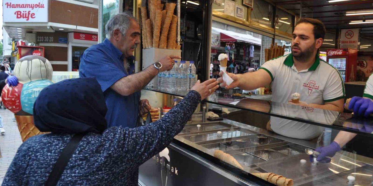 Havaların Isınmasıyla Dondurma Tezgahları Renklendi