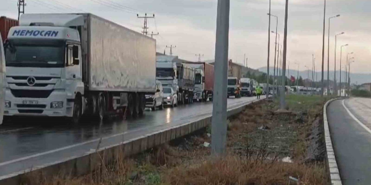 Kayseri - Niğde Karayolu Sel Nedeniyle Ulaşıma Kapandı