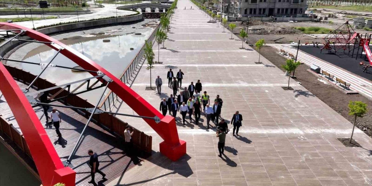 Vali Çiçek Ve Başkan Büyükkılıç, Recep Tayyip Erdoğan Millet Bahçesi’ni İnceledi