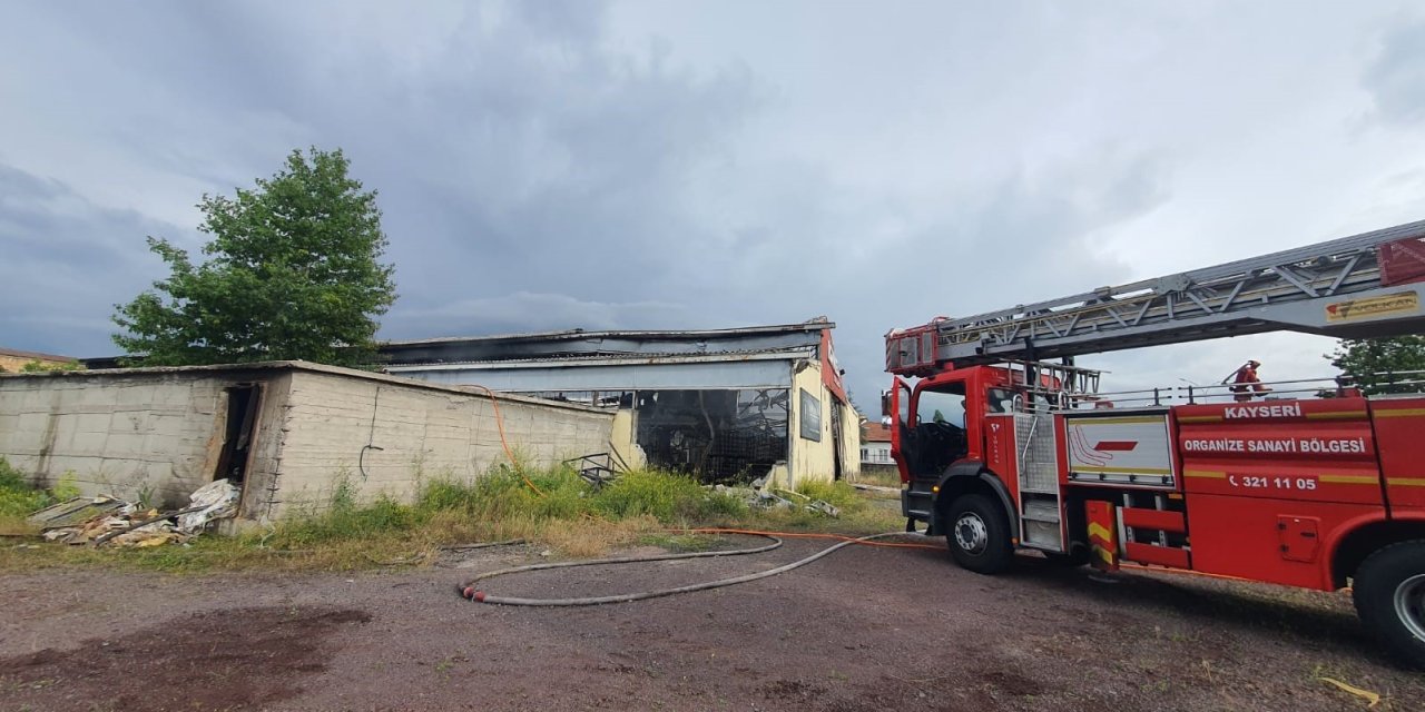 Kayseri’de Fabrika Yangını: Ekiplerin Müdahalesi Sürüyor