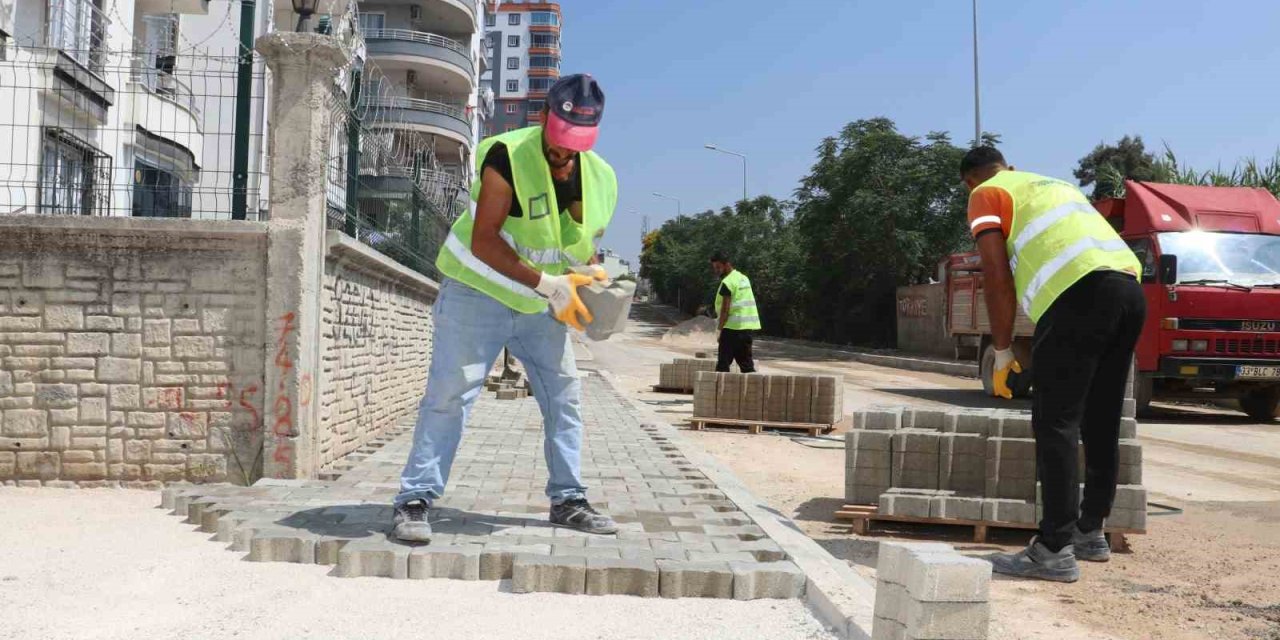 Toroslar’da Yollar Kilit Parke İle Yenileniyor