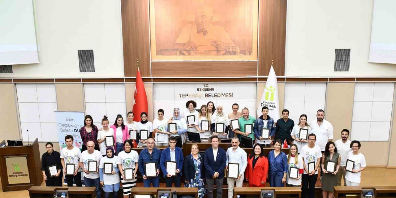 Eğitimlere Katılanlara Belgeleri Verildi