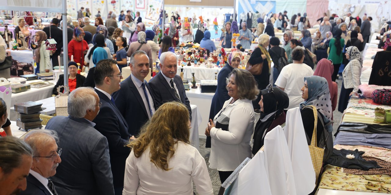 Karaman Belediyesi Yıl Sonu Sergisi Açıldı