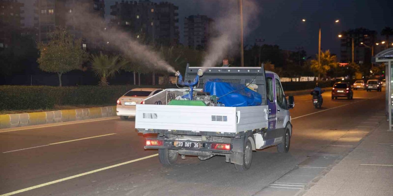 Mersin Büyükşehir Belediyesi Ekiplerinin Yoğun İlaçlama Mesaisi