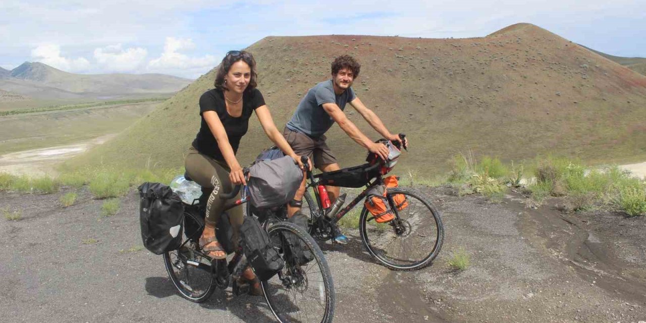 Bisikletleri İle Dünya Turuna Çıkan Fransız Çift Meke Gölü’nde Kamp Yaptı