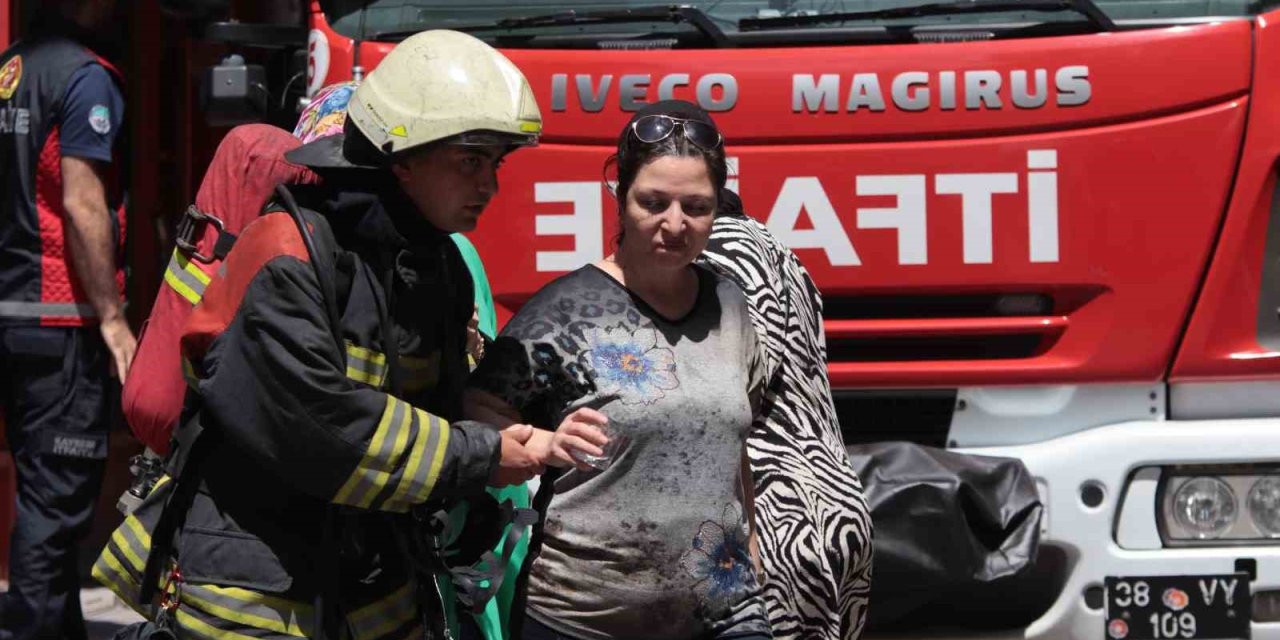 Şarjdaki Telefon Patladı, Yangın Çıktı