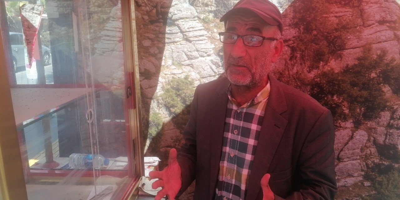 Depremzede Baba Gözyaşları Arasında 1 Yıldır Görmediği Oğlunu Arıyor