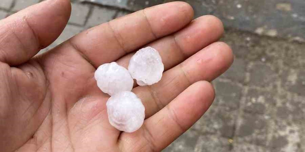 İnönü İlçesinde Ceviz Büyüklüğünde Dolu Yağdı