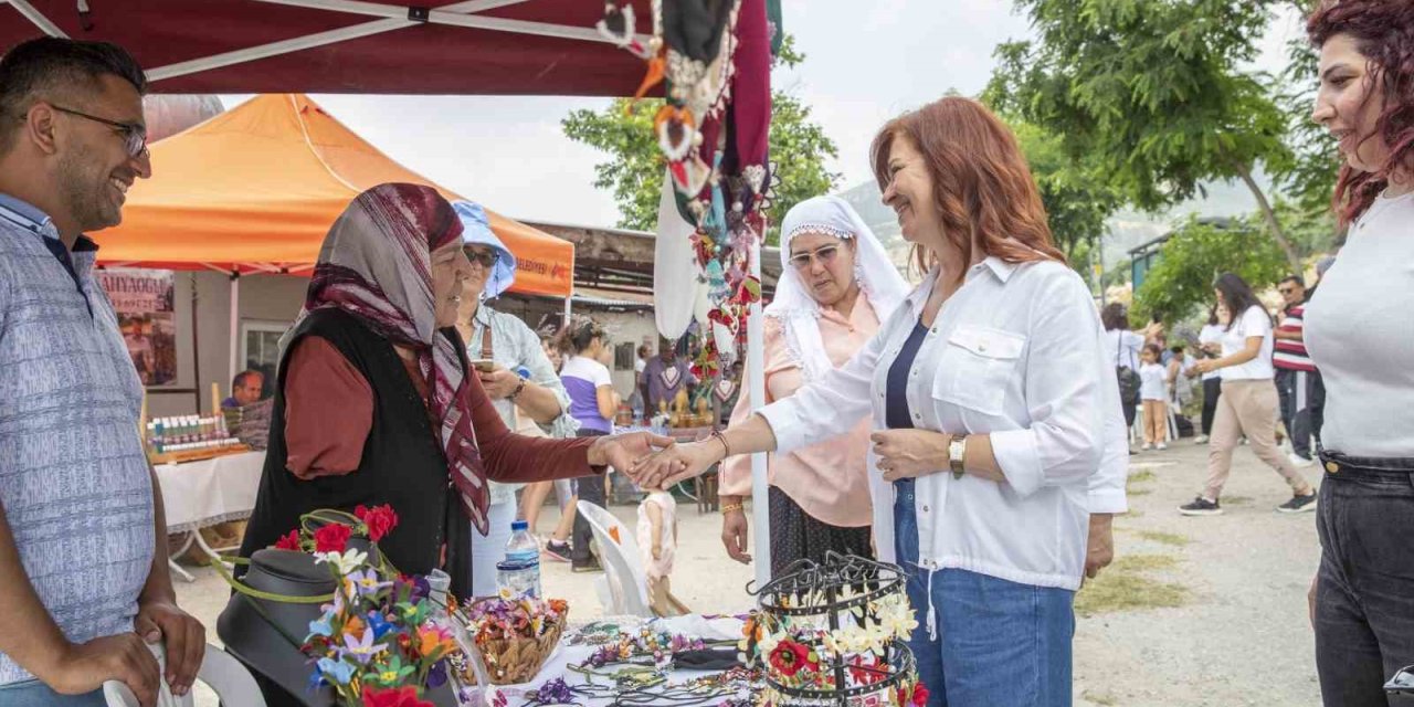 Kadınlar, Mersin Büyükşehir’in Destekleriyle Üretmeye Devam Ediyor