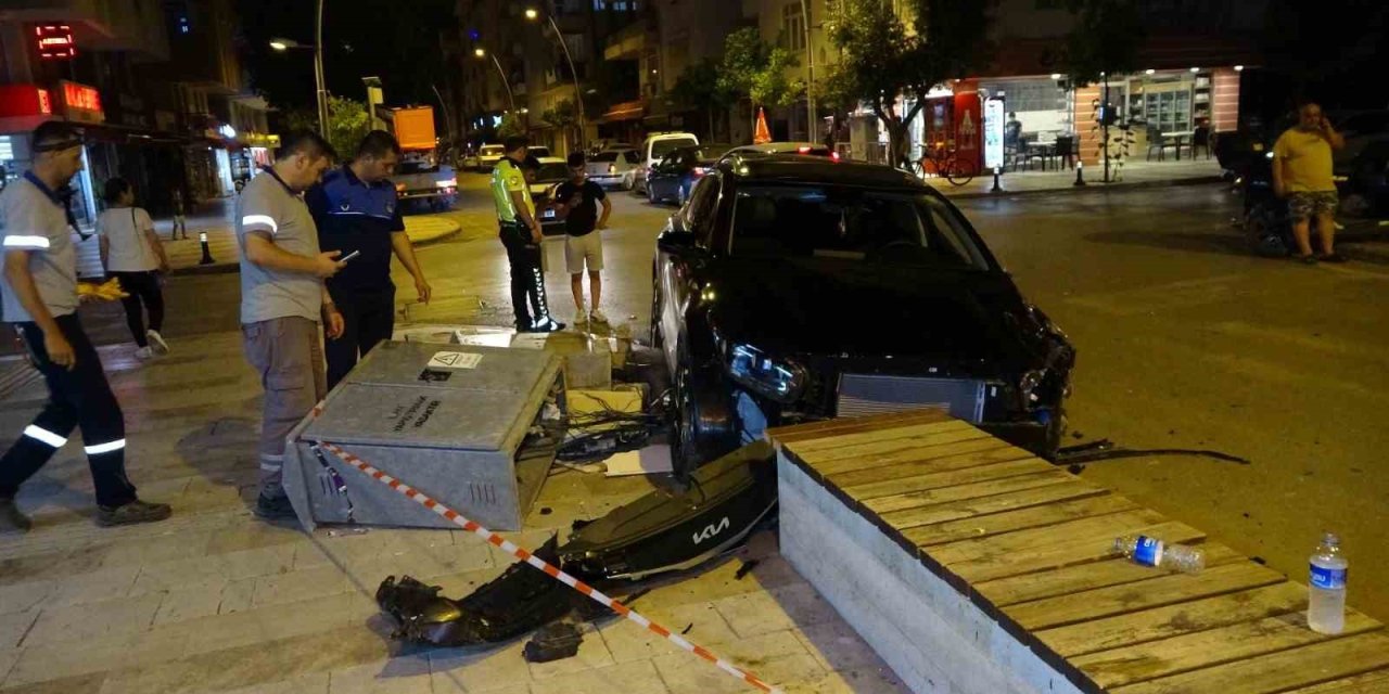 Atv İle Otomobil Çarpıştı, Mahalle Karanlığa Büründü