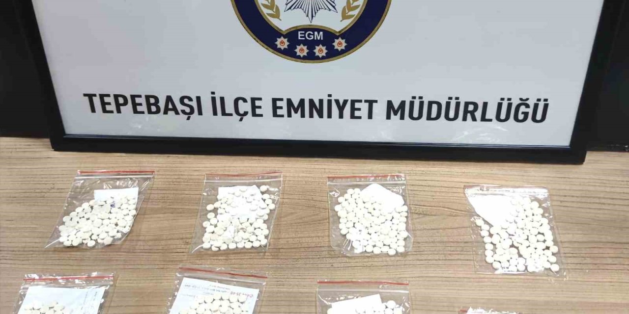 Bekçilerin Yakaladığı Şahsın Üzerinde 700 Adet Uyuşturucu Hap Bulundu