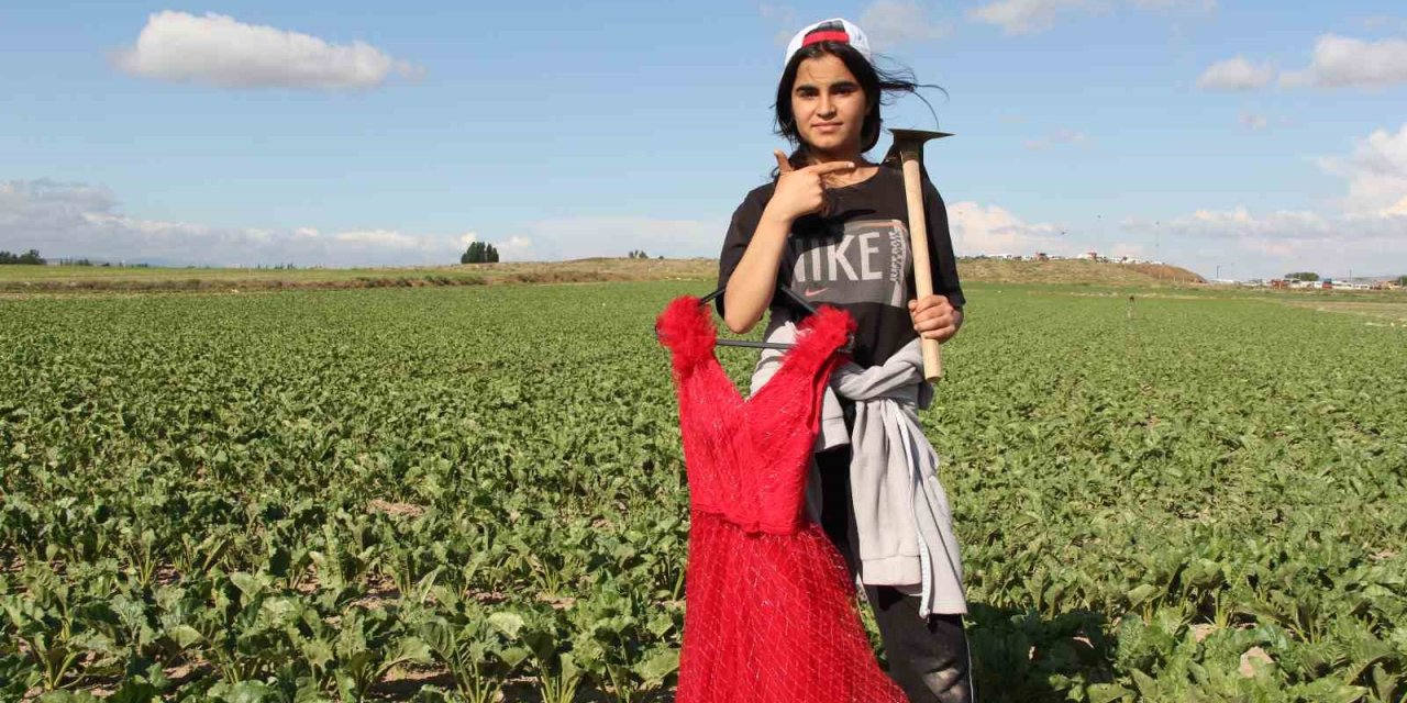 Mezuniyet Elbisesi İçin Tarlada Çalışan 13 Yaşındaki Narin’in Hayalini Gerçekleştirdiler