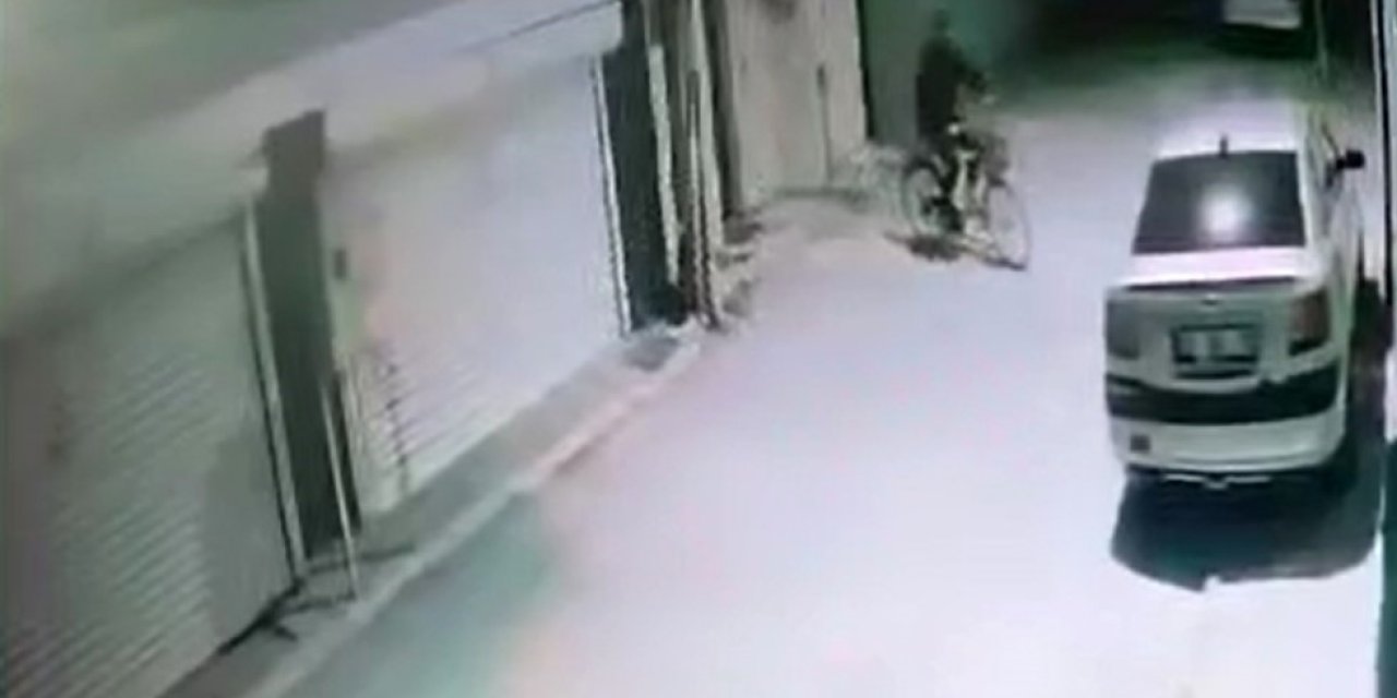 Kameraya Aldırış Etmeyen Hırsız, Apartmandan 45 Saniyede Bisiklet Çaldı